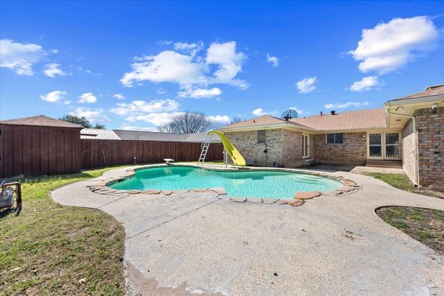 910 Bradfield Drive, Garland, TX 75042
