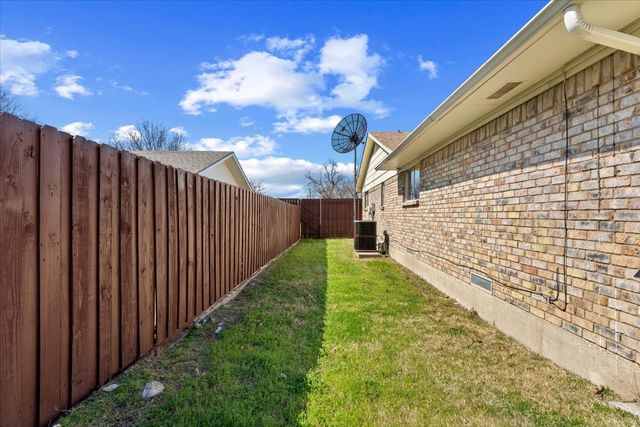 910 Bradfield Drive, Garland, TX 75042