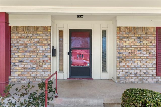 910 Bradfield Drive, Garland, TX 75042