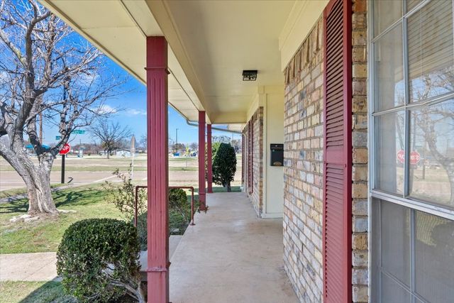 910 Bradfield Drive, Garland, TX 75042