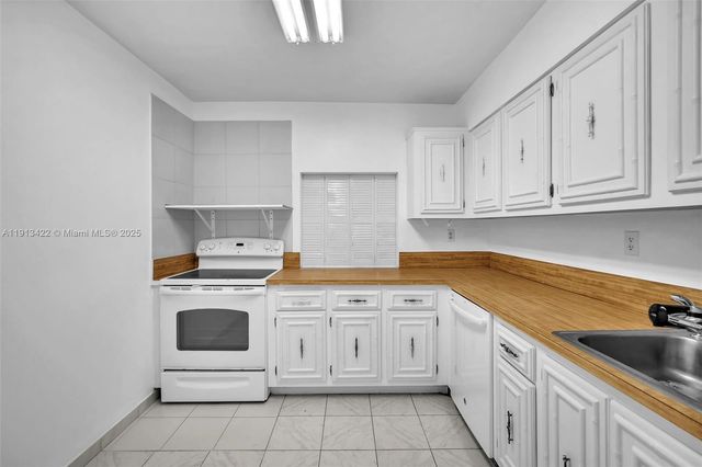 1000 Parkview Dr 229, Hallandale Beach, FL 33009