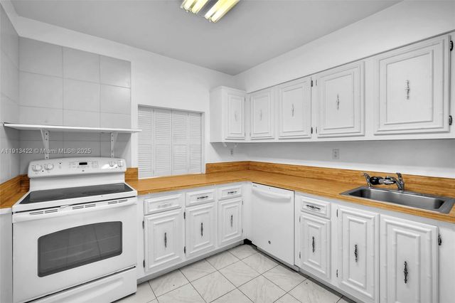 1000 Parkview Dr 229, Hallandale Beach, FL 33009