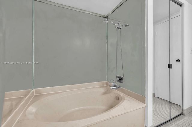 1000 Parkview Dr 229, Hallandale Beach, FL 33009