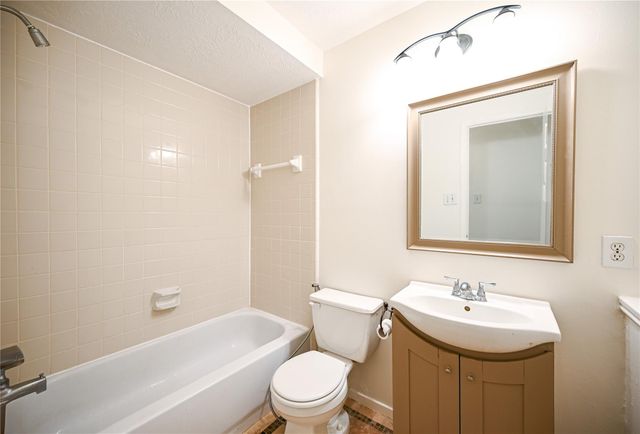 11906 Dinosaur Valley Drive, Sugar Land, TX 77498