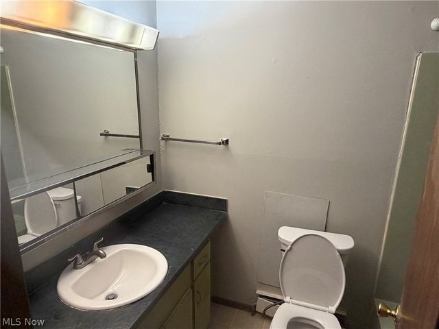 269 2nd Street NE 8, Barberton, OH 44203