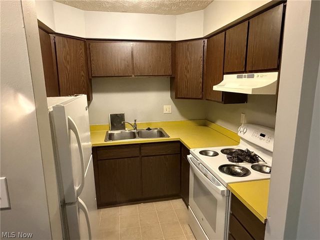 269 2nd Street NE 8, Barberton, OH 44203