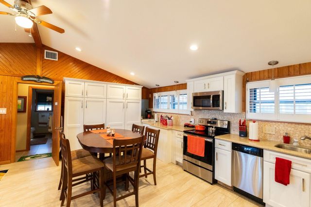 1417 8th Street, Dickinson, TX 77539