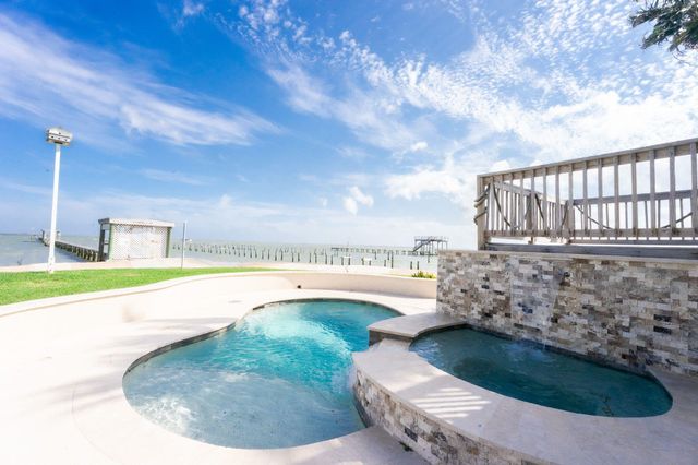 1417 8th Street, Dickinson, TX 77539