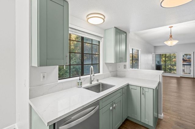 16458 Avenida Venusto C C, San Diego, CA 92128