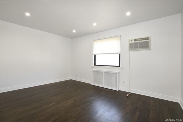 67-77 136th Street B, Flushing, NY 11367