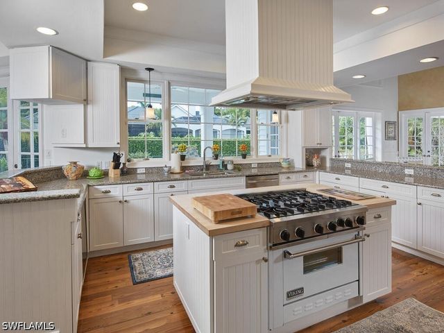 2750 Treasure LN, Naples, FL 34102