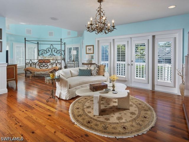 2750 Treasure LN, Naples, FL 34102