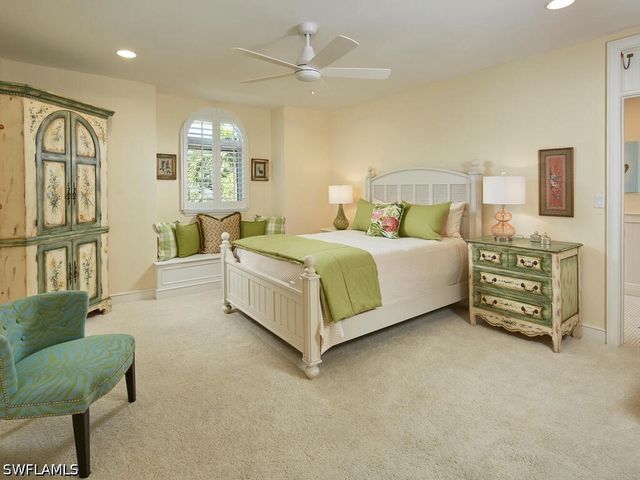 2750 Treasure LN, Naples, FL 34102