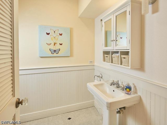 2750 Treasure LN, Naples, FL 34102