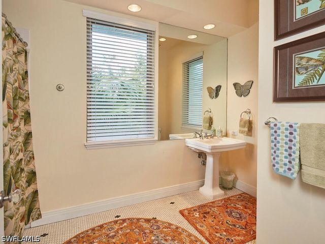 2750 Treasure LN, Naples, FL 34102