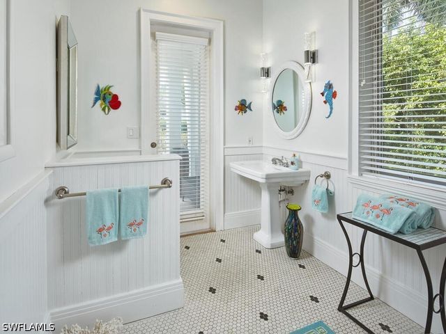 2750 Treasure LN, Naples, FL 34102