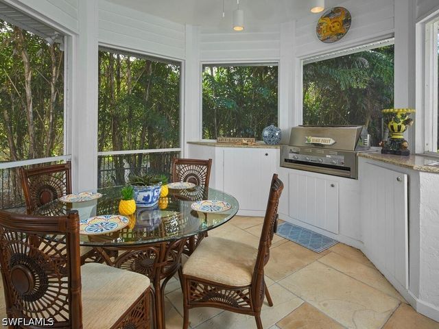 2750 Treasure LN, Naples, FL 34102