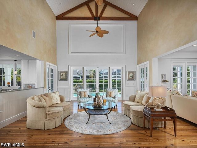 2750 Treasure LN, Naples, FL 34102