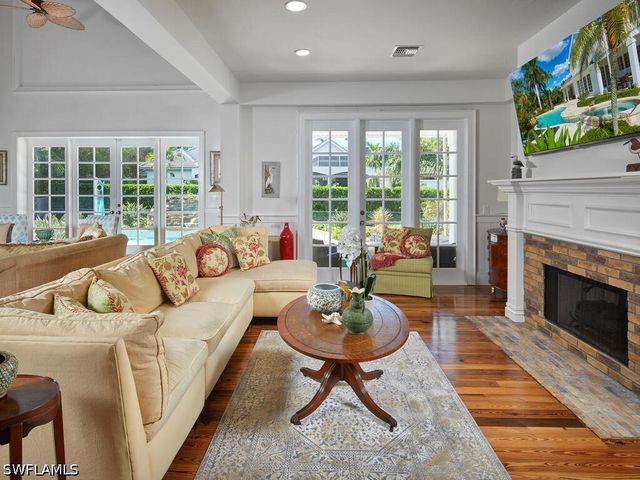 2750 Treasure LN, Naples, FL 34102