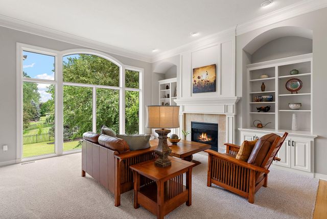 8072 Enclave Circle, Woodbury, MN 55125