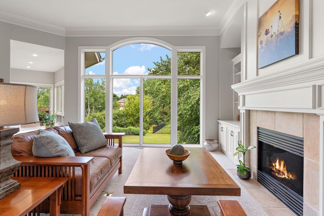 8072 Enclave Circle, Woodbury, MN 55125