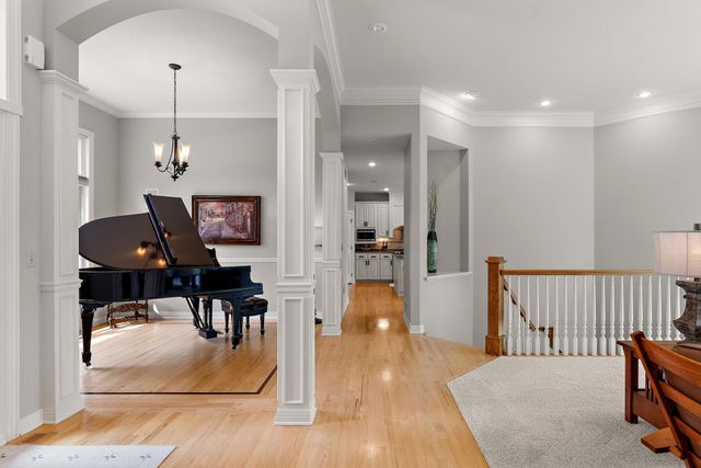 8072 Enclave Circle, Woodbury, MN 55125
