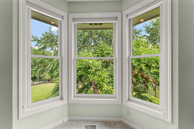 8072 Enclave Circle, Woodbury, MN 55125