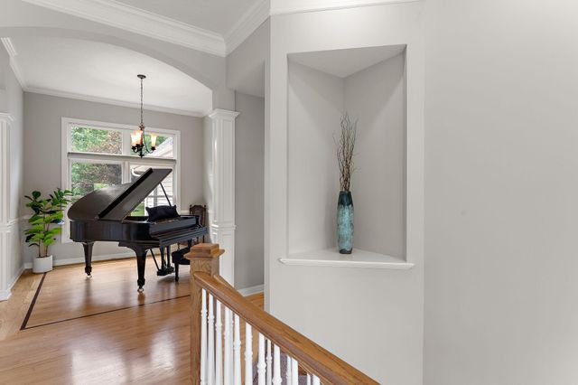 8072 Enclave Circle, Woodbury, MN 55125