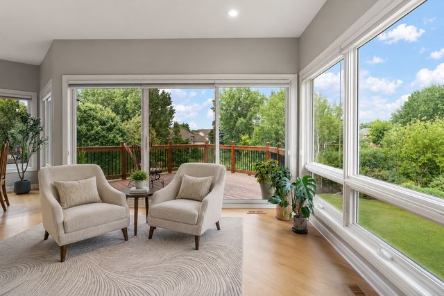 8072 Enclave Circle, Woodbury, MN 55125