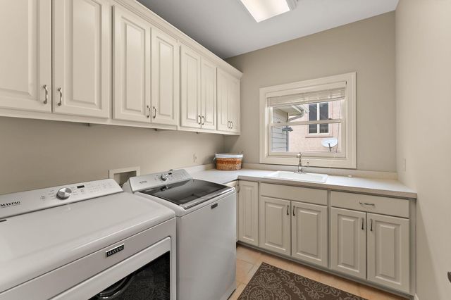 8072 Enclave Circle, Woodbury, MN 55125