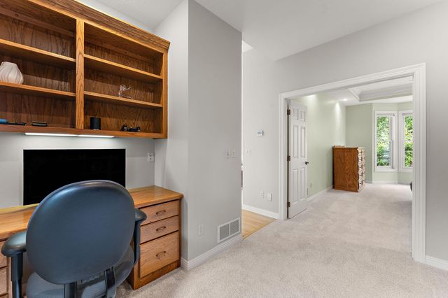 8072 Enclave Circle, Woodbury, MN 55125