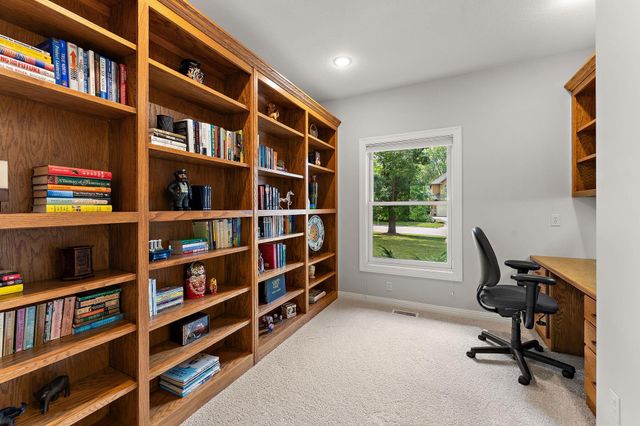 8072 Enclave Circle, Woodbury, MN 55125