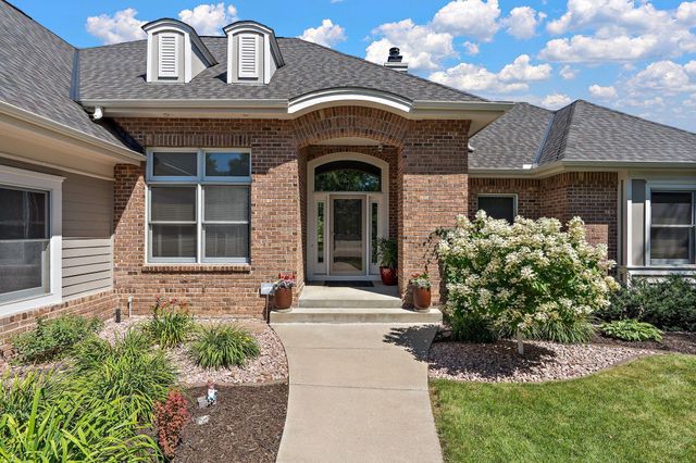 8072 Enclave Circle, Woodbury, MN 55125
