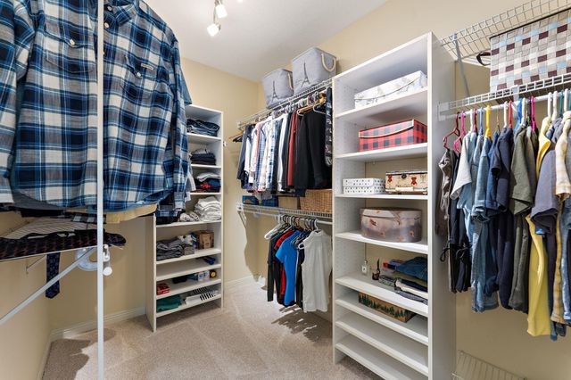 8072 Enclave Circle, Woodbury, MN 55125