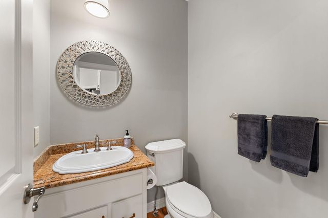 8072 Enclave Circle, Woodbury, MN 55125