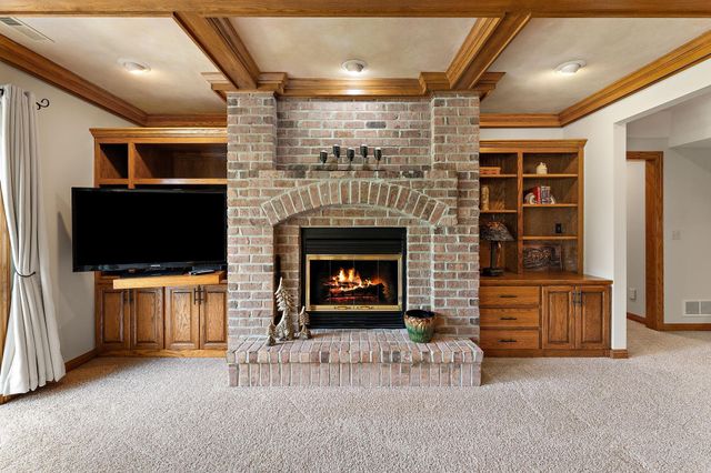 8072 Enclave Circle, Woodbury, MN 55125