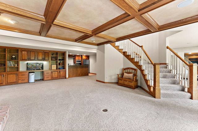 8072 Enclave Circle, Woodbury, MN 55125