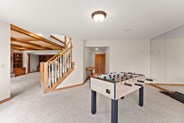 8072 Enclave Circle, Woodbury, MN 55125