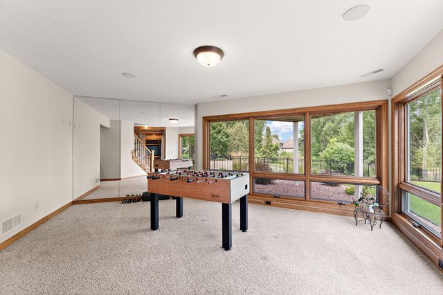 8072 Enclave Circle, Woodbury, MN 55125
