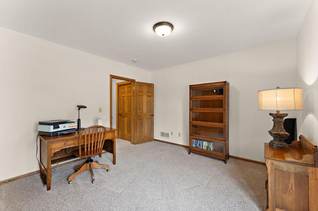 8072 Enclave Circle, Woodbury, MN 55125