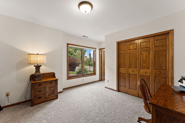 8072 Enclave Circle, Woodbury, MN 55125