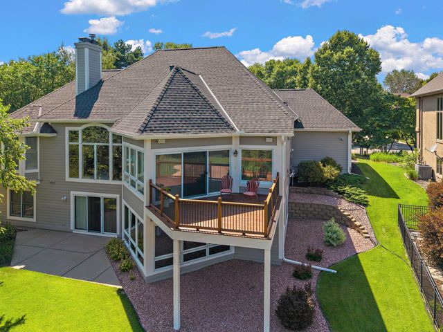 8072 Enclave Circle, Woodbury, MN 55125