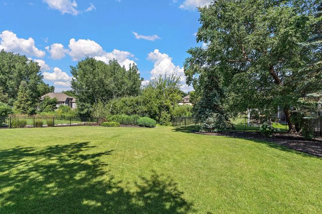 8072 Enclave Circle, Woodbury, MN 55125