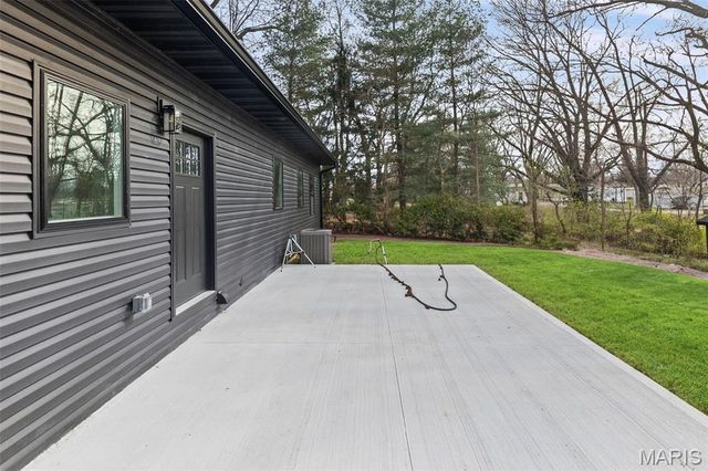 55 Dell Avenue, East Alton, IL 62024