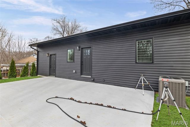 55 Dell Avenue, East Alton, IL 62024