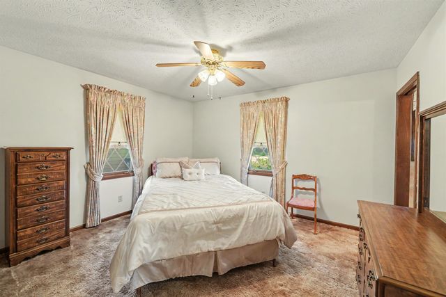 2436 Village Ln, Salina, KS 67401