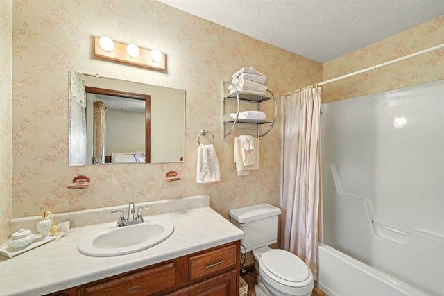 2436 Village Ln, Salina, KS 67401