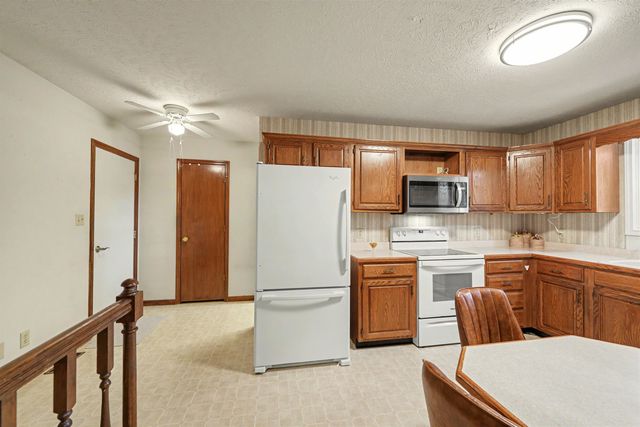 2436 Village Ln, Salina, KS 67401