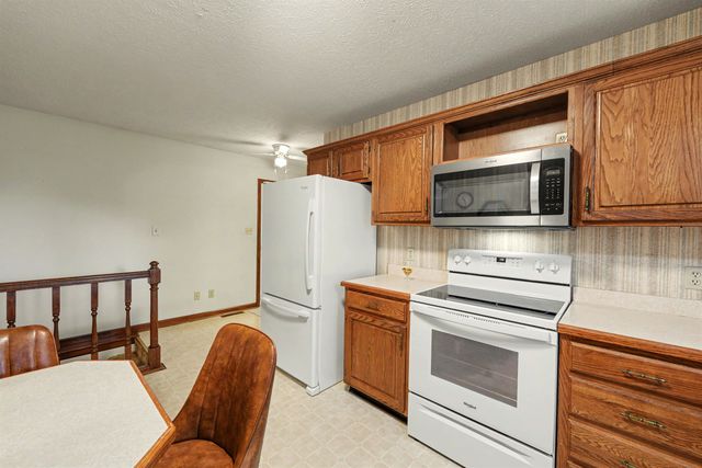 2436 Village Ln, Salina, KS 67401