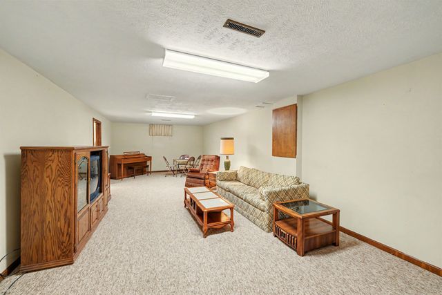 2436 Village Ln, Salina, KS 67401